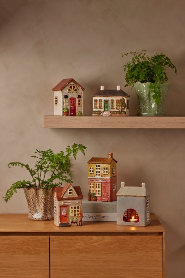 FAIRLEIGH COTTAGE TEALIGHT HOLDER
